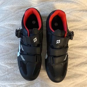 Like new barely used Peleton spin shoes with clips size 40
